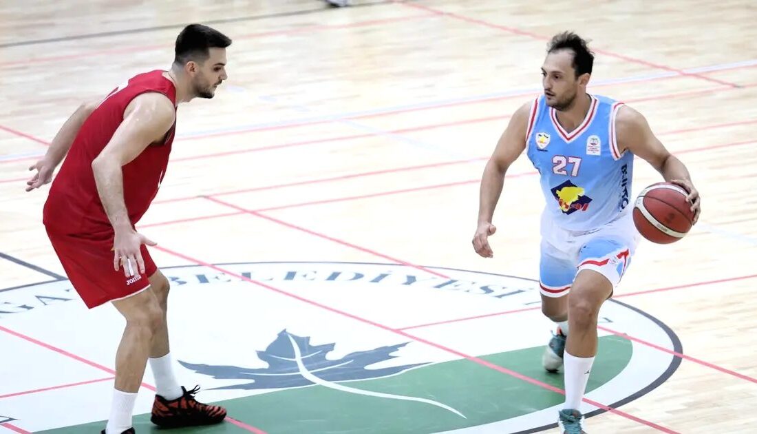 Osmangazi'de düzenlenen basketbol turnuvası başladı. Takımlar ve spor severler, heyecan