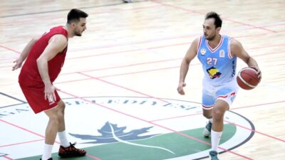 Osmangazi'de düzenlenen basketbol turnuvası başladı. Takımlar ve spor severler, heyecan