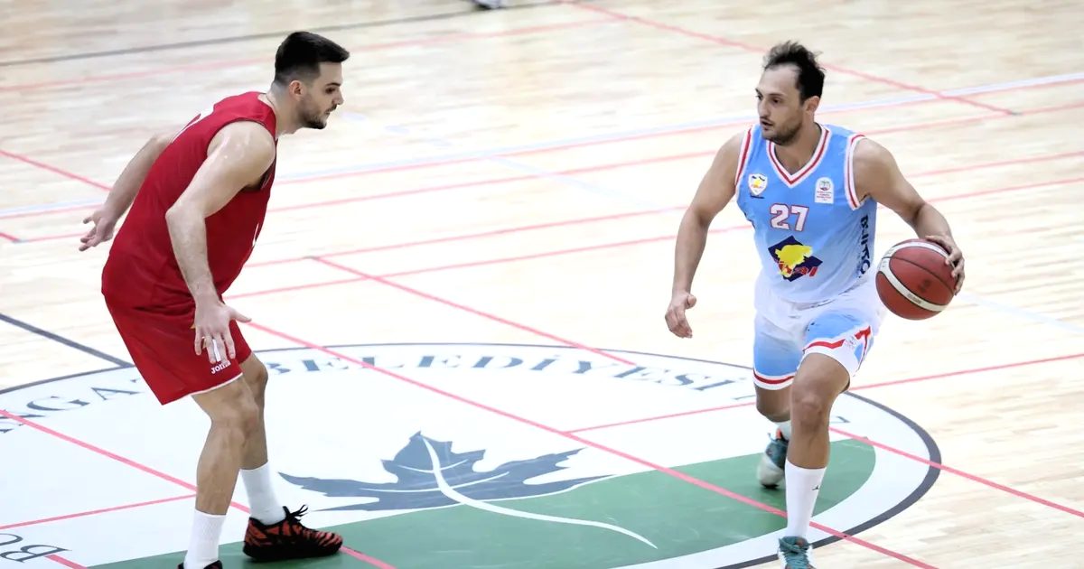 Osmangazi'de düzenlenen basketbol turnuvası başladı. Takımlar ve spor severler, heyecan
