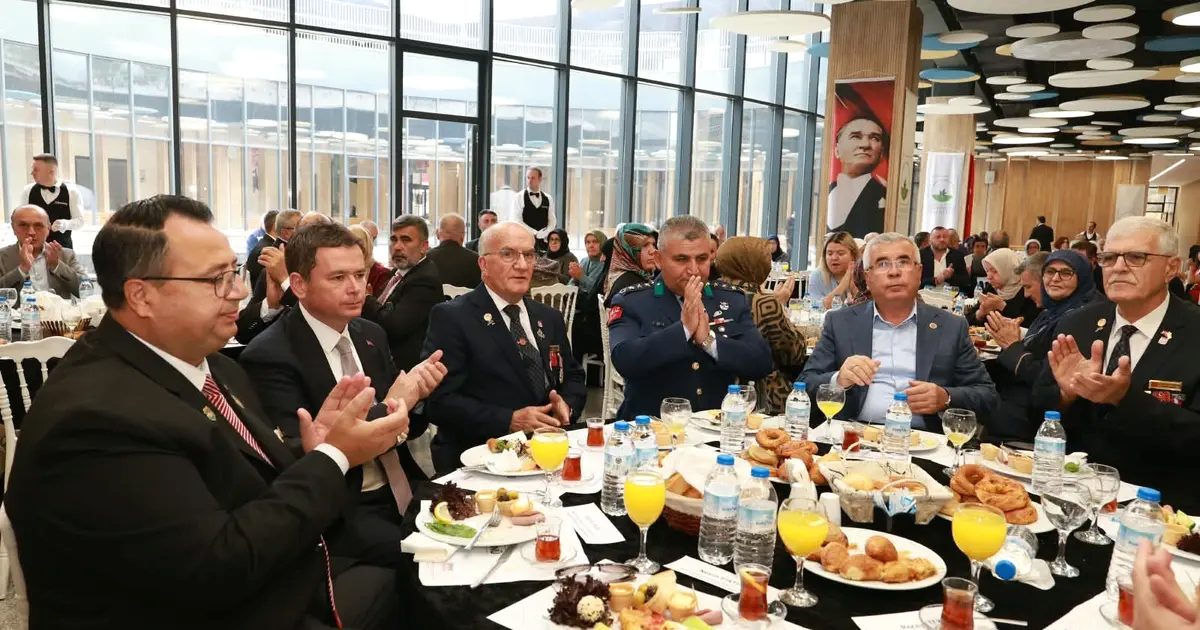Osmangazi'de Gaziler Günü törenleri ve kutlamalarıyla kahraman gazilerimizin fedakarlıklarına saygı