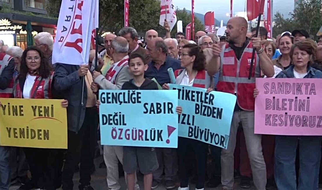 Özgür Özel, Bursa'da vatandaşlarla buluşarak güncel konuları değerlendirdi ve vatandaşların