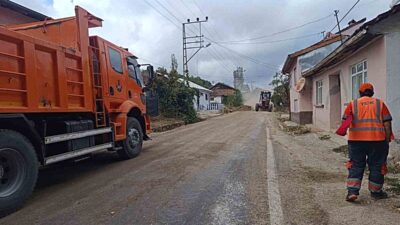Pazaryeri'nde gerçekleştirilen yol genişletme çalışmaları, ulaşımı kolaylaştırmak ve bölgenin gelişimine