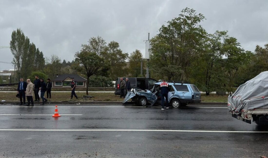 Yalova'da gerçekleşen trafik kazasında 1 kişi hayatını kaybetti, 4 kişi