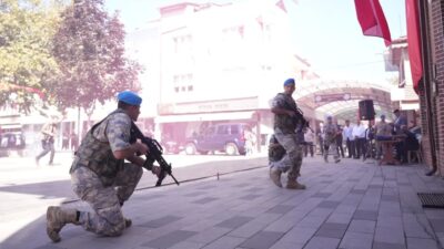 Yenişehir'de gerçekleştirilen kurtuluş kutlamalarıyla halkın sevgi ve gurur dolu anlarına