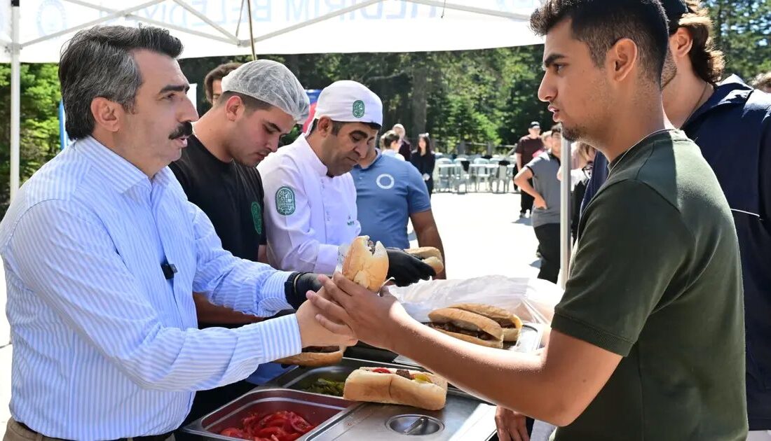 Yıldırım Belediyesi, gençleri Uludağ'da bir araya getirerek; sosyal, kültürel ve