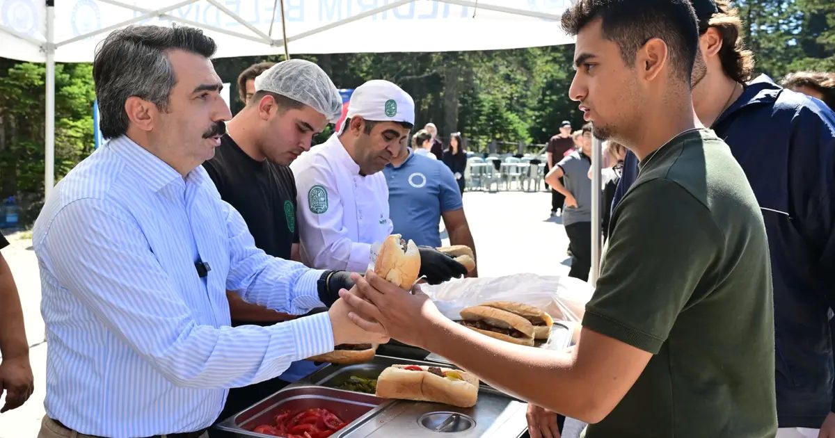Yıldırım Belediyesi, gençleri Uludağ'da bir araya getirerek; sosyal, kültürel ve