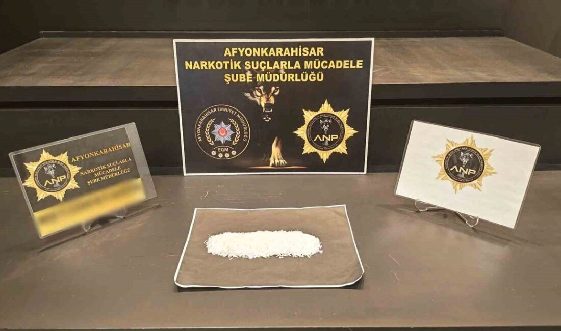 Afyonkarahisar’da yürütülen soruşturma kapsamında gözaltına alınan 3 şüpheli, işlemlerinin ardından