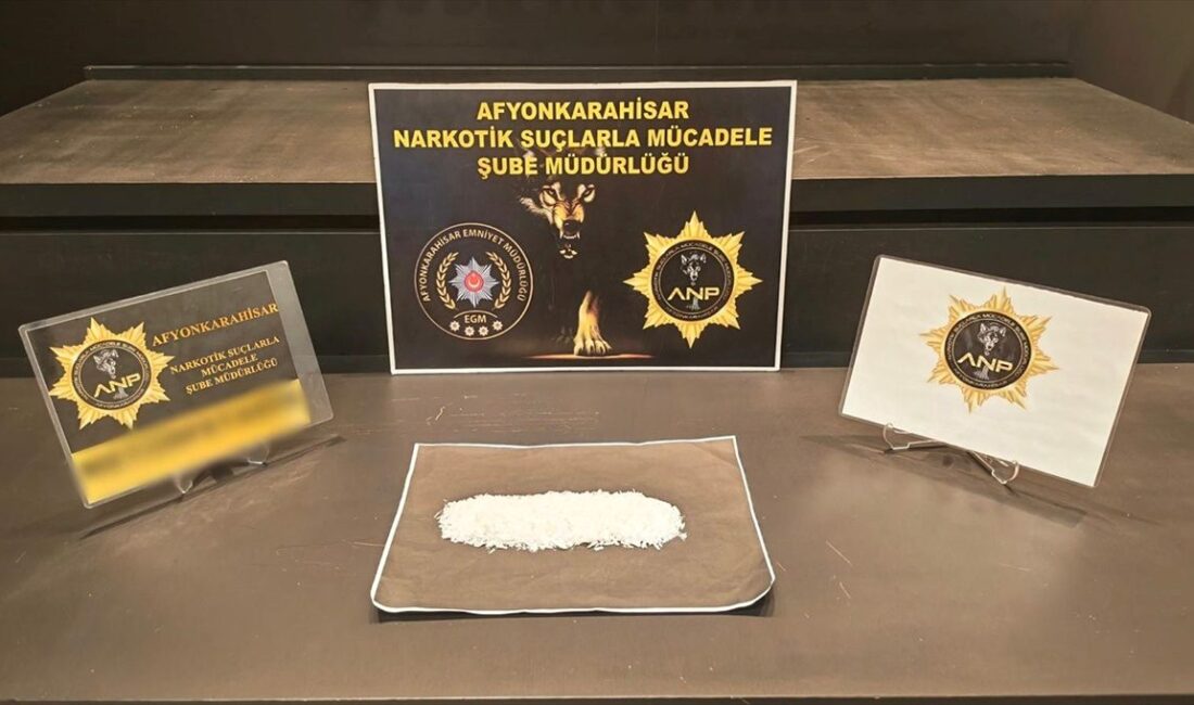 Afyonkarahisar’da düzenlenen uyuşturucu operasyonunda gözaltına alınan şüphelilerden 3’ü tutuklandı.
