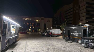 Akhisar'da meydana gelen feci otobüs kazası sonrası kurtarma çalışmaları detaylı