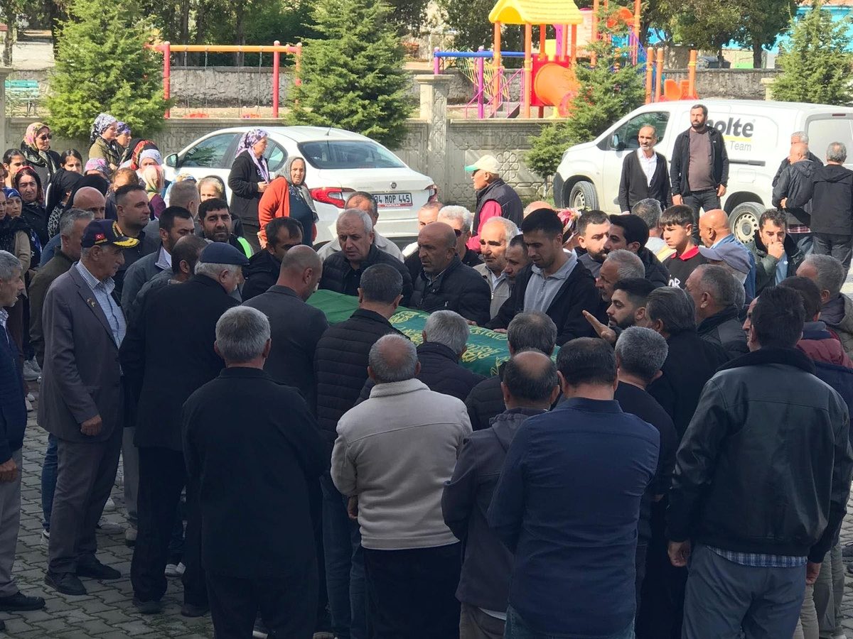 Akhisar'da meydana gelen trafik kazasında 11 kişi hayatını kaybetti. Olay