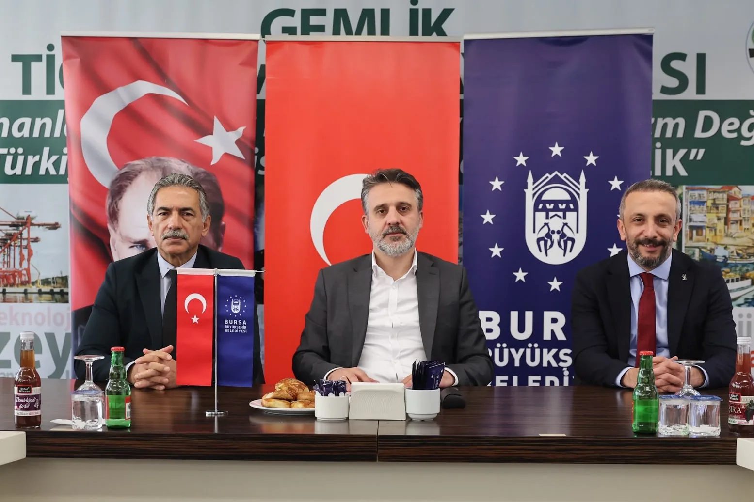 Bursa Gemlik'te düzenlenen hizmet ve muhtarlar toplantısı hakkında detaylar, katılım