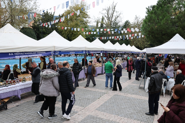Bursa Kadın Dayanışma Pazarı Sürüyor