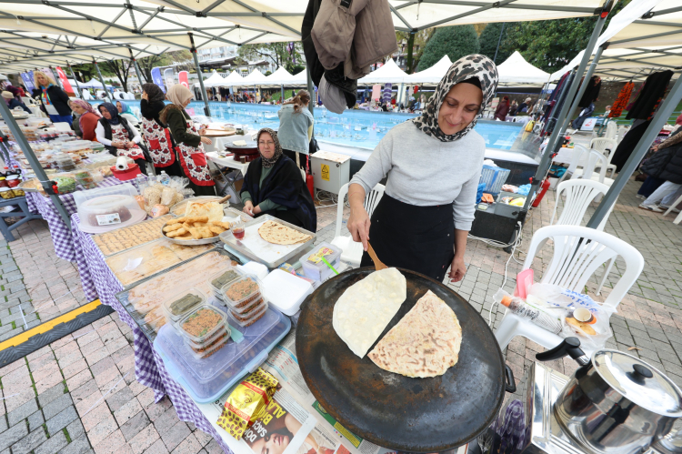 Bursa Kadın Dayanışma Pazarı Sürüyor