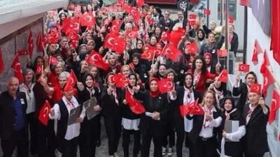 Bursa Olgunlaşma Enstitüsünde düzenlenen Cumhuriyet kutlamalarında, Cumhuriyet coşkusu ve kültürel