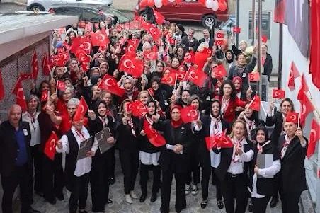 Bursa Olgunlaşma Enstitüsünde düzenlenen Cumhuriyet kutlamalarında, Cumhuriyet coşkusu ve kültürel