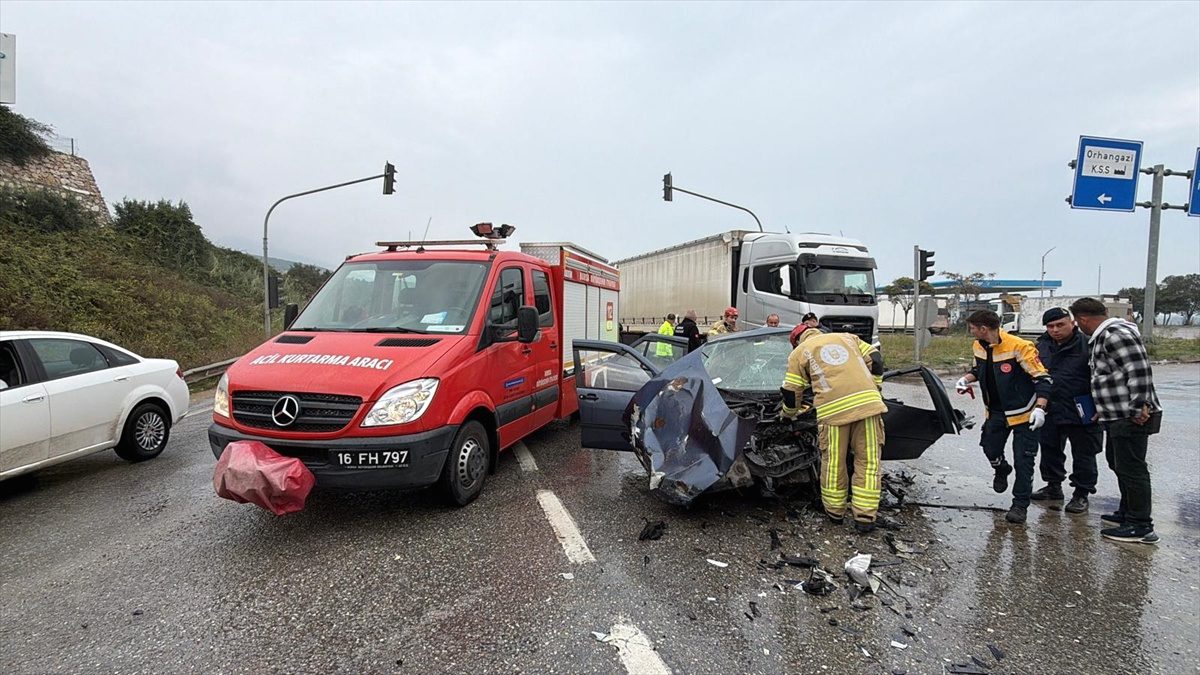Bursa Orhangazi'de meydana gelen trafik kazasıyla ilgili güncel bilgiler, olay