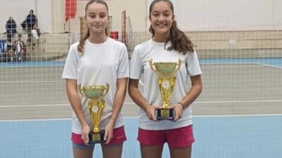 Bursa Osmangazi Belediyespor'un tenis takımı, elde ettiği başarılarla ulusal ve