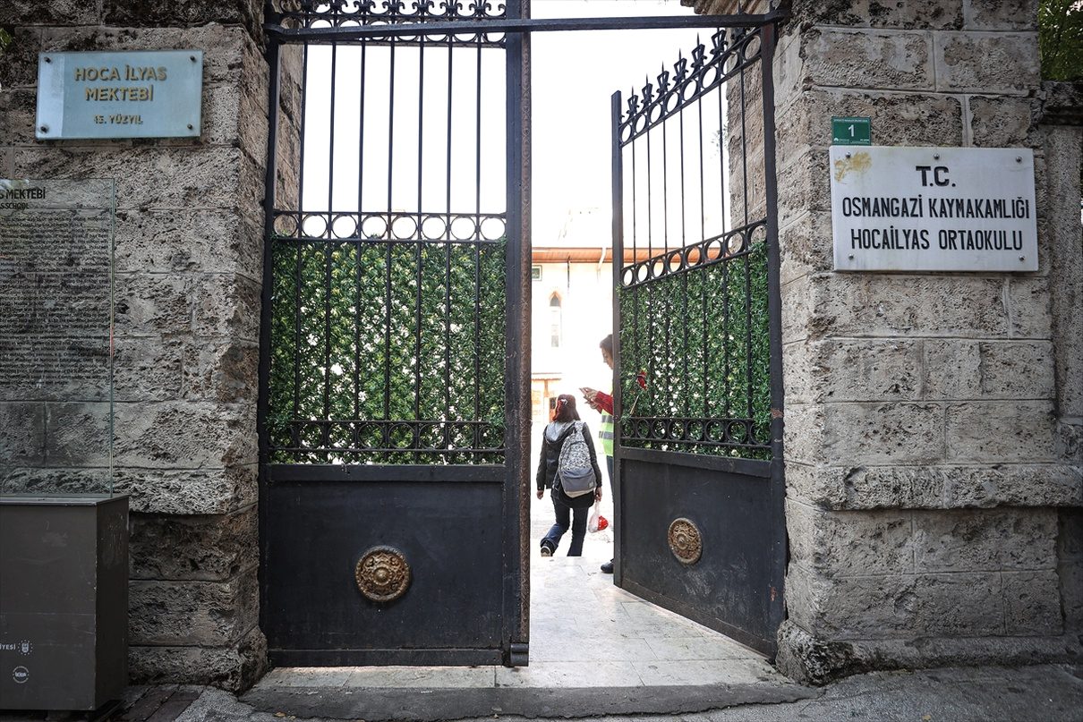 Bursa Osmangazi’de 558 yıldır eğitim geleneğini sürdüren köklü kurumun tarihini,
