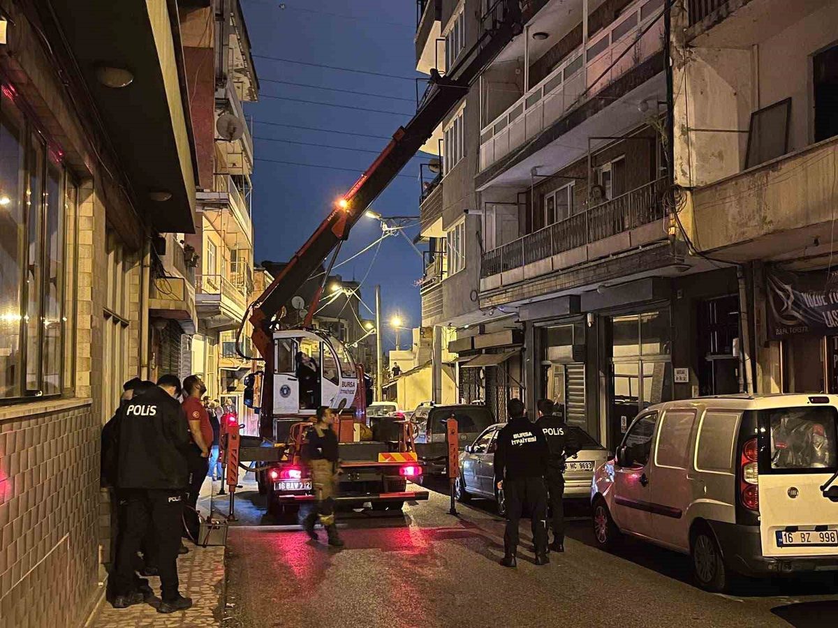 Bursa Osmangazi'de yaşanan rehine krizi güvenlik güçlerinin başarılı çalışmasıyla sona