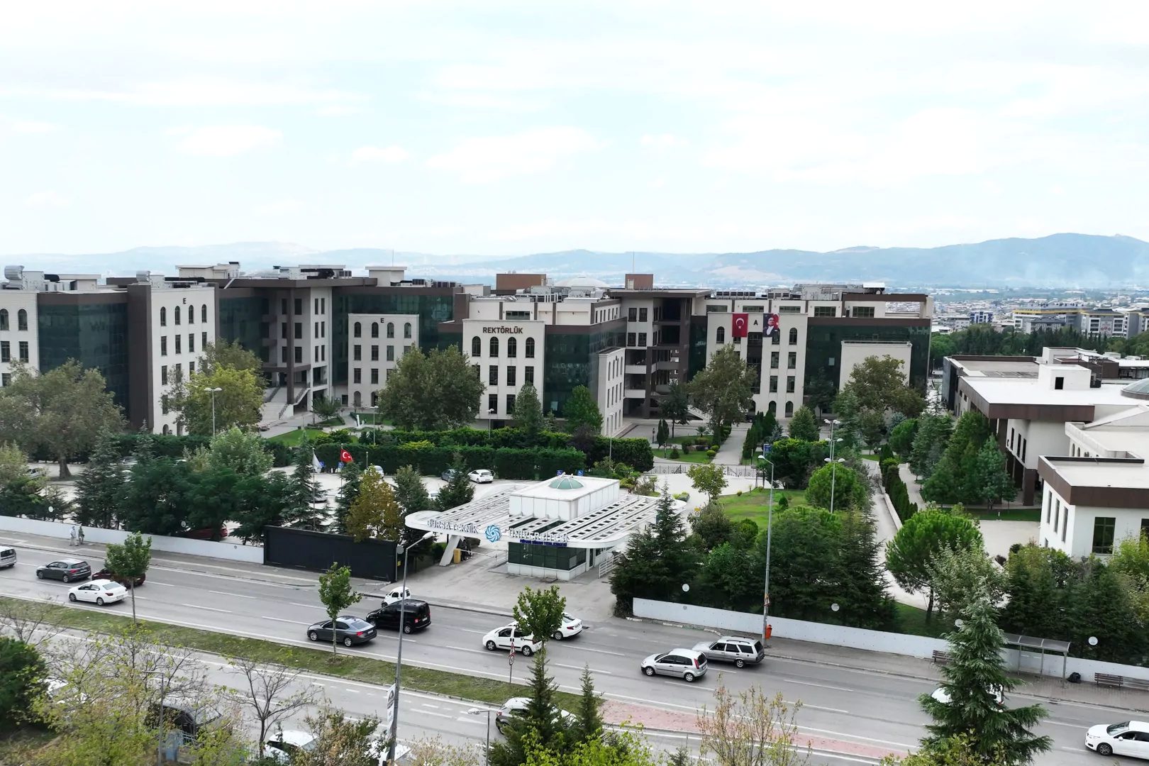 Bursa Teknik Üniversitesi akademisyenleri, küresel akademik sıralamalarda önemli bir başarı