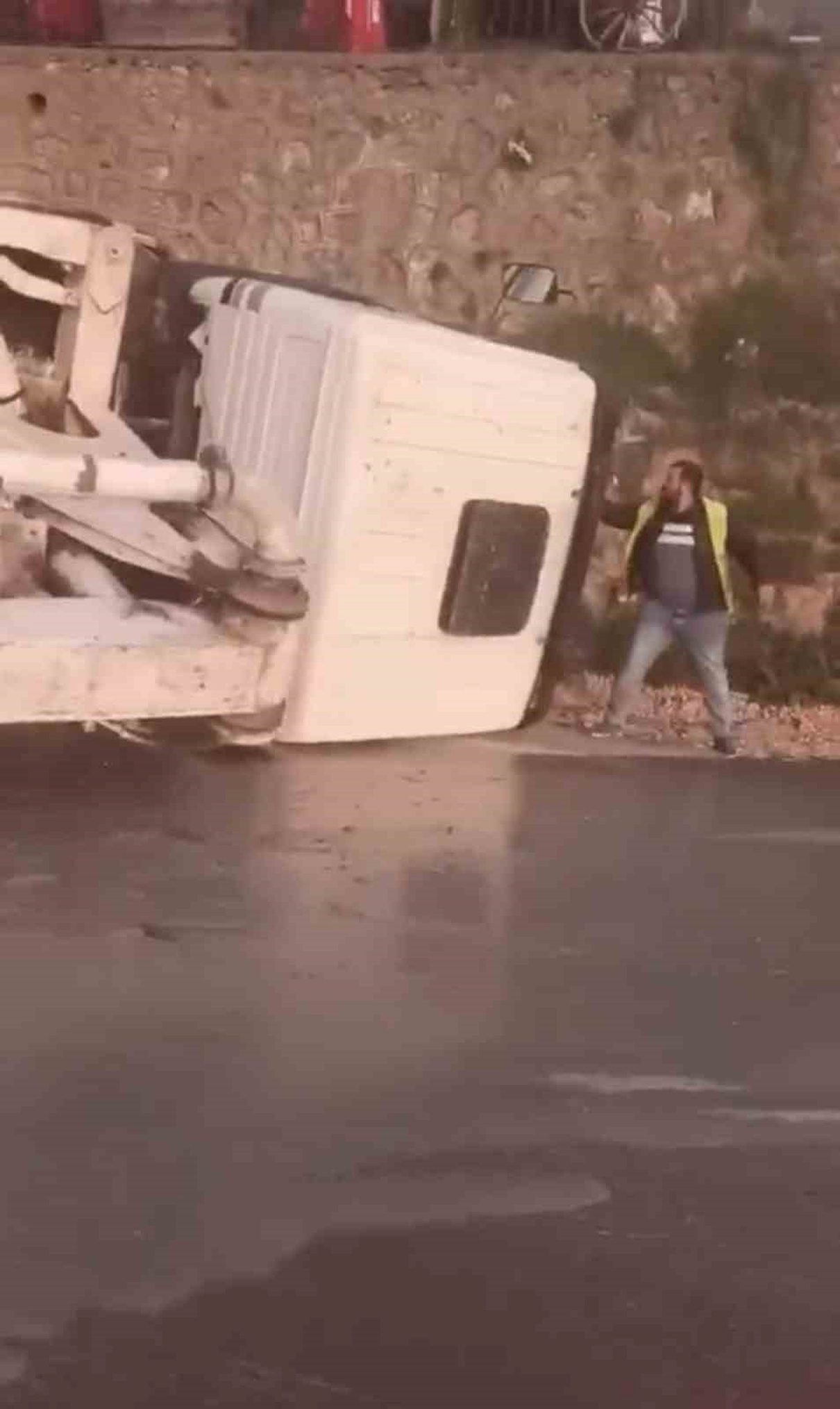 Bursa Uludağ yolu üzerinde devrilen vinç kazasıyla ilgili detaylar, kazanın
