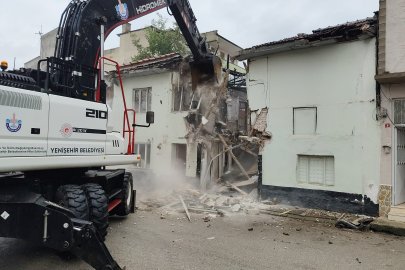 Bursa Yenişehir'de Metruk Yapılar Yıkılıyor