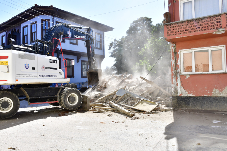 Bursa Yenişehir'de Metruk Yapılar Yıkılıyor