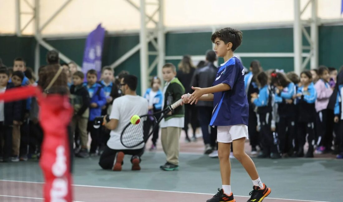Bursa’da 600 öğrenci tenis eğitimi alacak. Proje kapsamında çocukların sporla