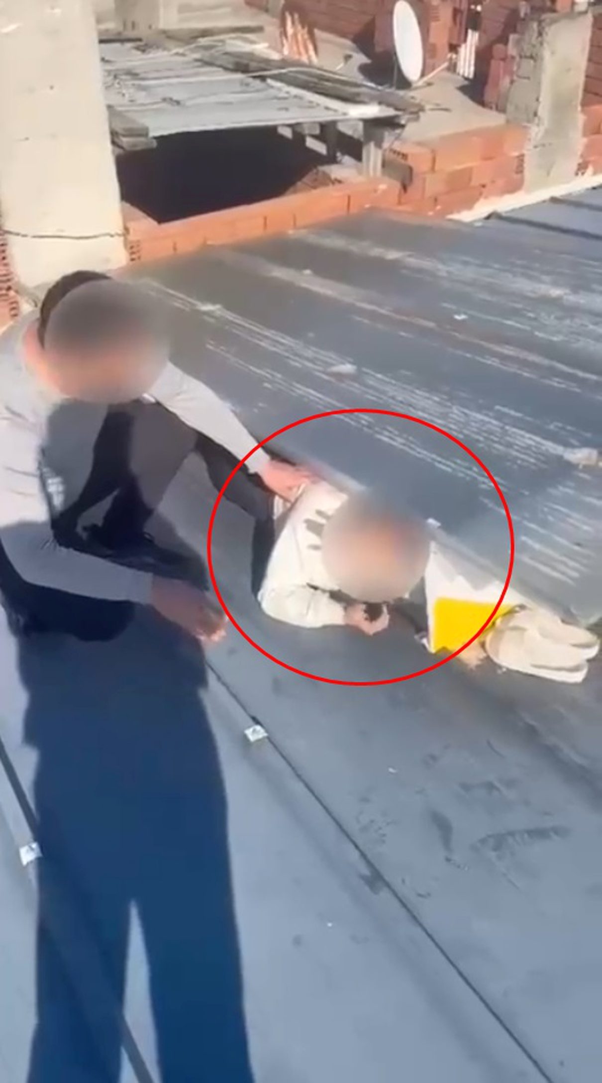 Bursa'da aranan kadın çatı arasından yakalandı. Güvenlik önlemleri ve detaylar