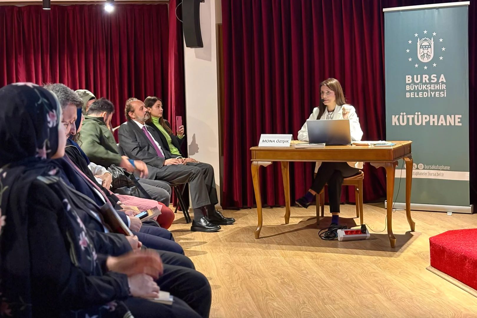Bursa'da düzenlenen 'Ateş Ağacı' söyleşisi, katılımcılara derinlemesine bilgiler sunarak kültürel