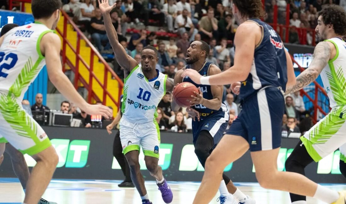 Bursa'da basketbol heyecanı ikinci yarıdaki gelişmeler ve detaylar ile sürüyor.