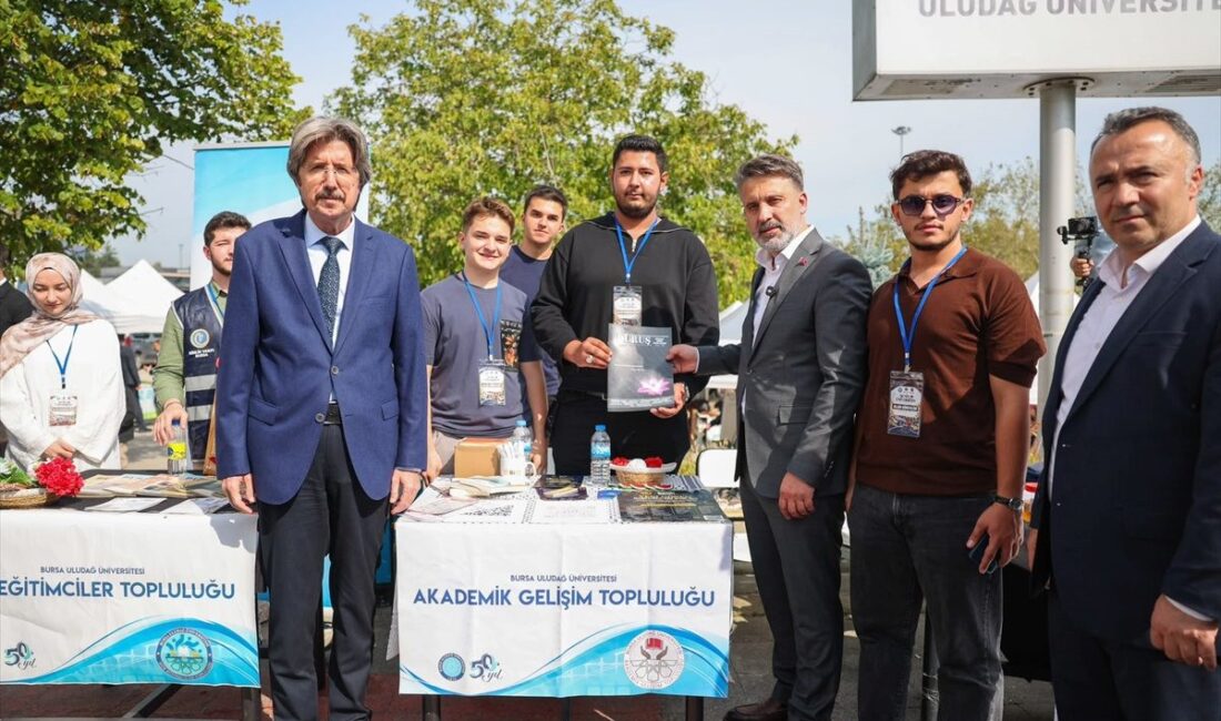 Bursa'da Büyükşehir Belediyesi Öğrenci Buluşması ile öğrenci ve akademisyenler bir