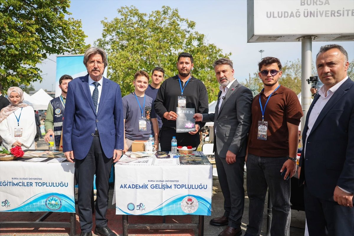 Bursa'da Büyükşehir Belediyesi Öğrenci Buluşması ile öğrenci ve akademisyenler bir