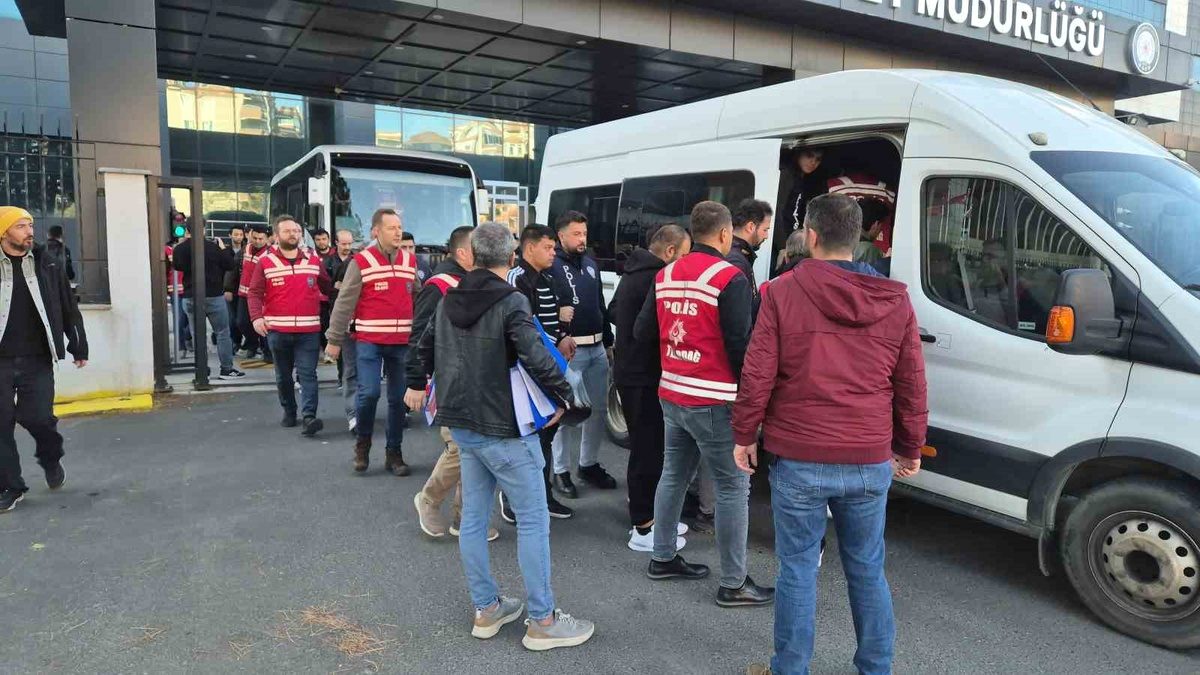 Bursa'da gerçekleştirilen çarpıcı dolandırıcılık operasyonu hakkında detaylar ve emniyet baskınlarıyla