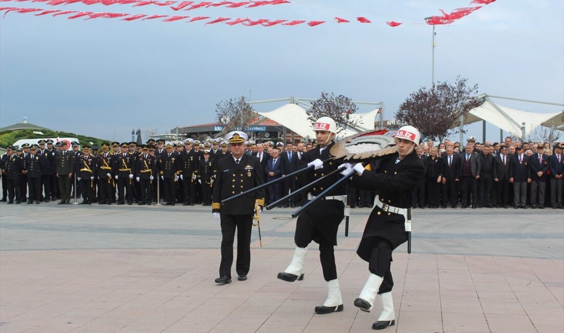 Bursa’da Cumhuriyet Bayramı kapsamında düzenlenen çelenk töreninde, Cumhuriyet’in değerleri ve