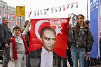 Bursa’da Cumhuriyet Coşkusu Ata Posterleriyle Yayıldı