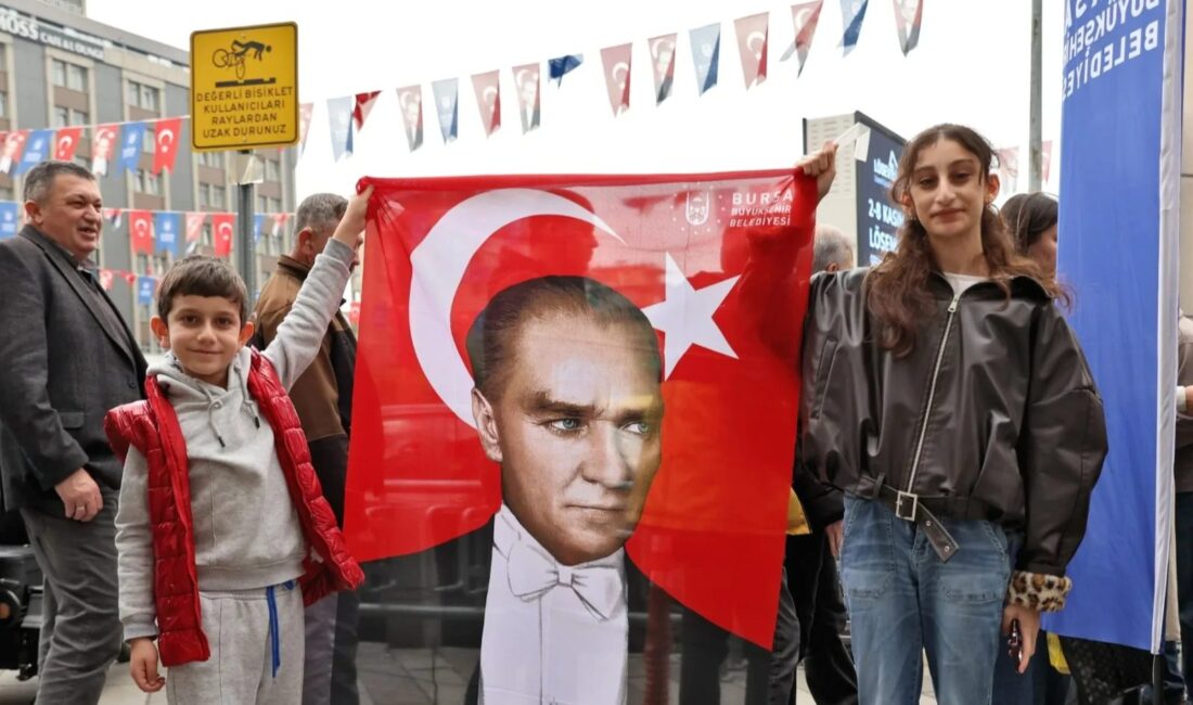 Bursa’da Cumhuriyet coşkusu, kentin dört bir yanına asılan Ata posterleriyle
