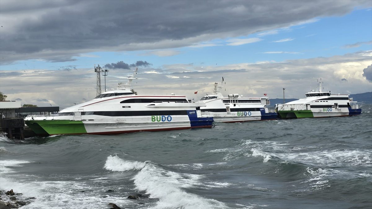 Bursa'da deniz otobüsü seferleri iptal edilmiştir. Güncel bilgilere ulaşmak için