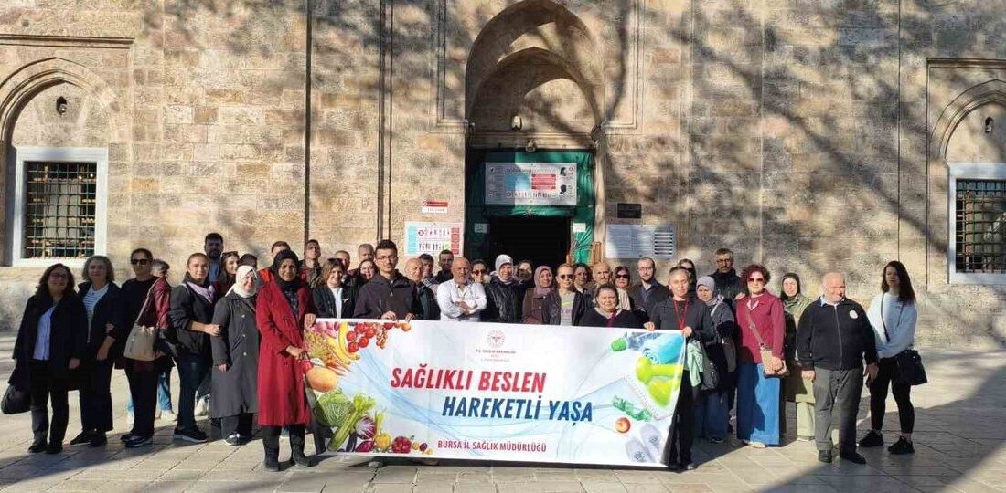 Bursa'da düzenlenen Dünya Yürüyüş Günü etkinliğiyle sağlıklı yaşamı teşvik ederek