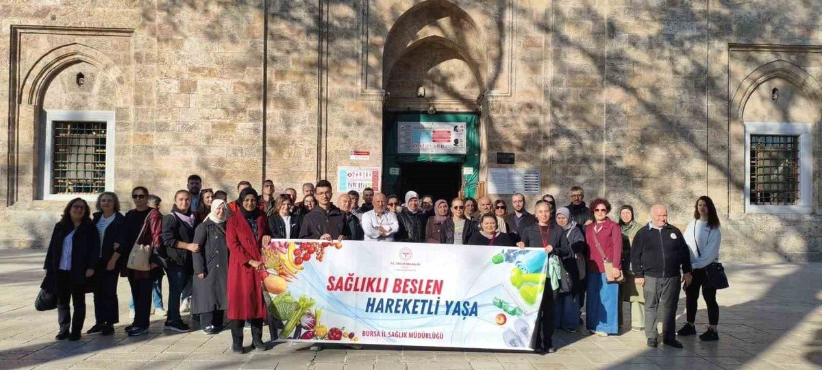 Bursa'da düzenlenen Dünya Yürüyüş Günü etkinliğiyle sağlıklı yaşamı teşvik ederek