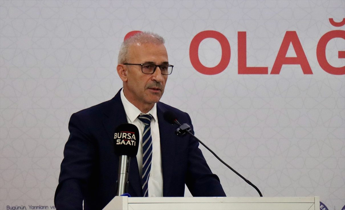 Bursa’da Eğitim-Bir-Sen başkanlığına seçilen Yazıcıoğlu’nun göreve gelişi ve sendikanın yeni