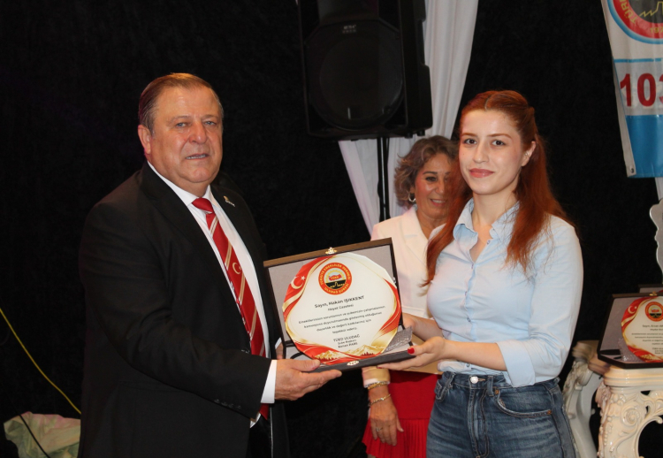 Bursa’da Emekliler Cumhuriyet Balosunda Buluştu