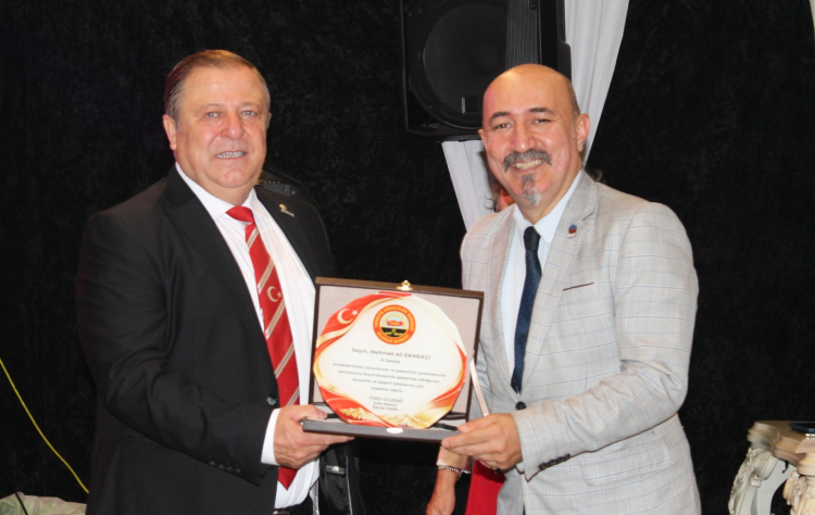 Bursa’da Emekliler Cumhuriyet Balosunda Buluştu