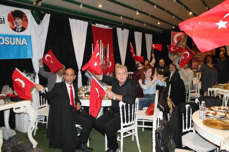 Bursa’da Emekliler Cumhuriyet Balosunda Buluştu