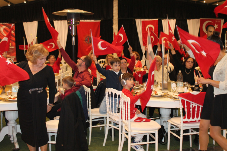 Bursa’da Emekliler Cumhuriyet Balosunda Buluştu