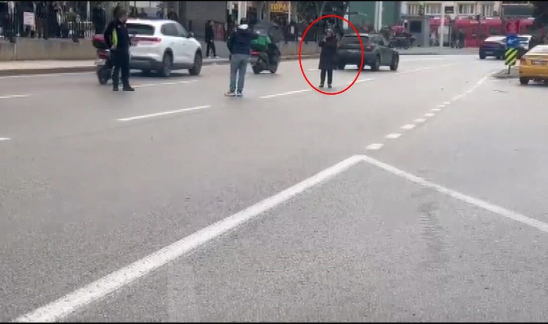 Bursa'da yaşanan olayda, eşine karşı öfkesini bıçakla göstermeye çalışan kişinin