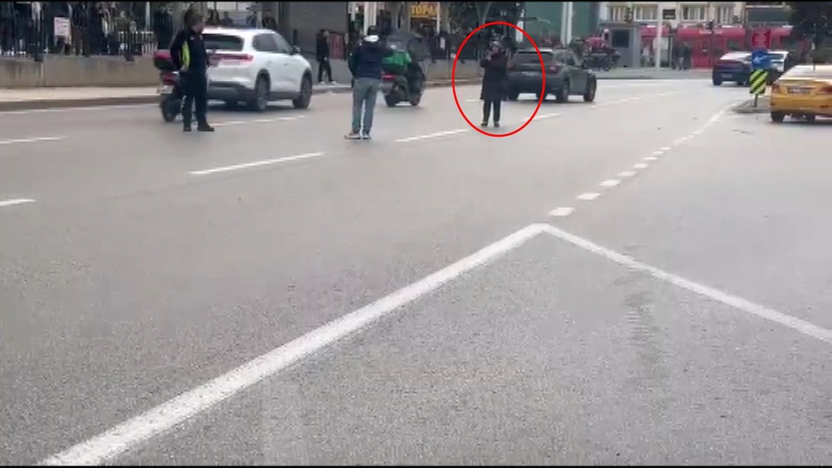 Bursa'da yaşanan olayda, eşine karşı öfkesini bıçakla göstermeye çalışan kişinin