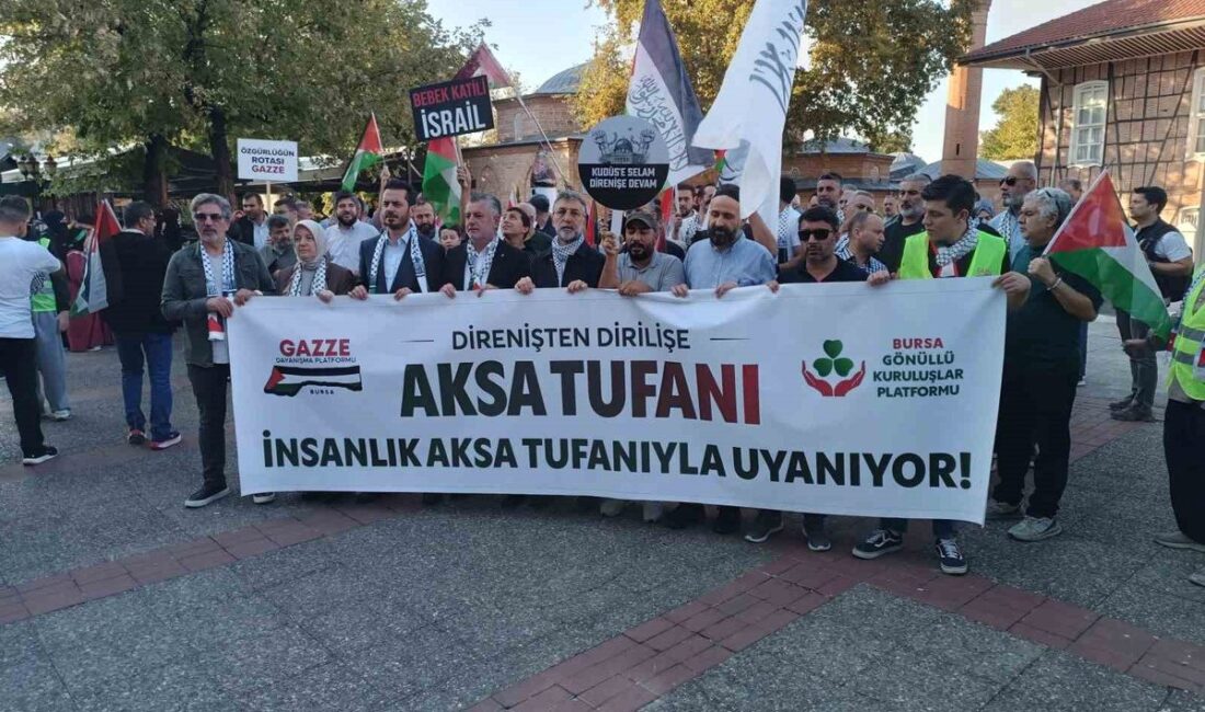 Bursa'da Gazze Dayanışma Yürüyüşüyle Filistin'e desteğimizi gösteriyoruz. Dayanışma ve barış