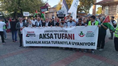 Bursa'da Gazze Dayanışma Yürüyüşüyle Filistin'e desteğimizi gösteriyoruz. Dayanışma ve barış