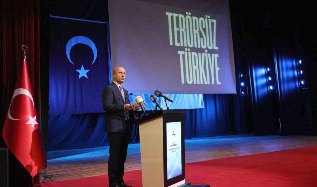 Bursa'da gençler, sokak sanatları etkinliğiyle buluşarak yeteneklerini sergiledi ve sanatın